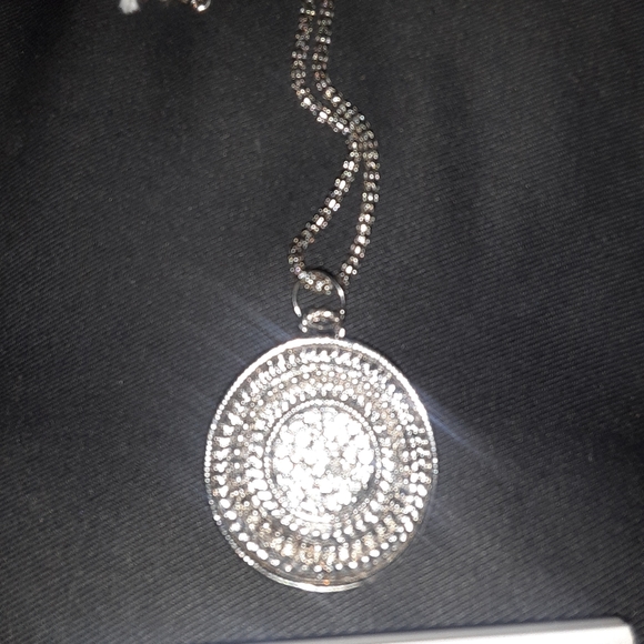 Elise necklace & earrings - Picture 4 of 7